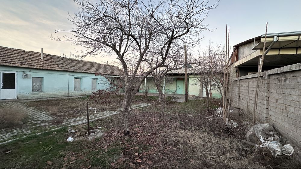 20m fasad 7 Massivda 3.8 sotix dakmentlar tayyor Uy sotiladi