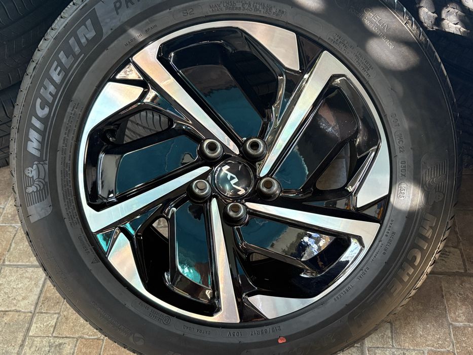 Оригинални джанти Kia / Киа 17" 5х114.3 + гуми 215/65/17