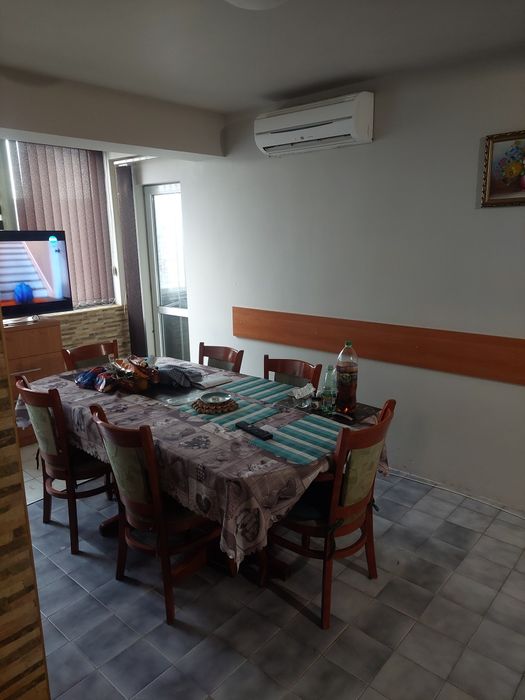 Триетажна жилищна сграда