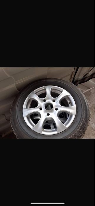 Vand jante  cu cauciucuri aproape noi  235/60/16