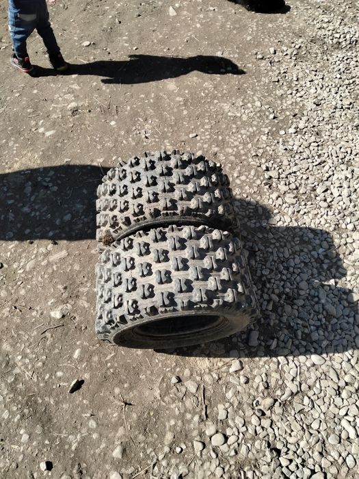 Vând roți de ATV pe 10