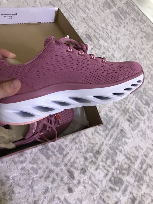 Продам кроссовки Skechers