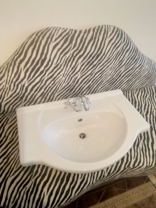 Комплект от мивка със смесител