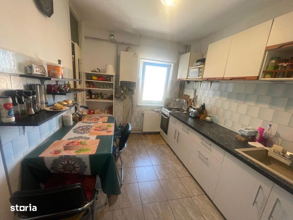 Apartament 4 camere, 89.88 mp, trilateral, 2 bai, zona Craiovita Prome