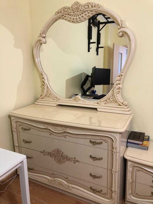 Спальный гарнитур