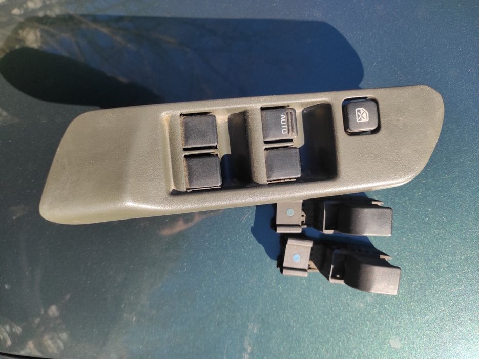 Конзола копчета ел.стъкла Нисан Примера п11