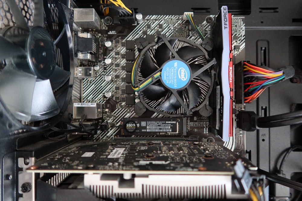 Геймърски компютър ASUS