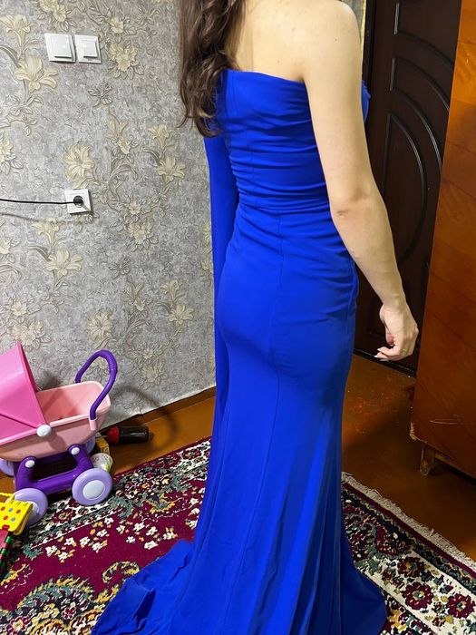 Вечернее женское платье