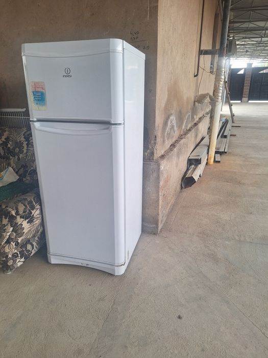 Холодильник  Indesit