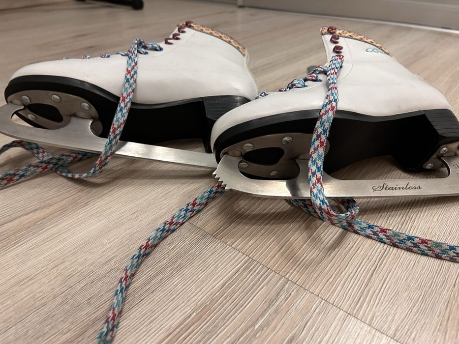 Коньки фигурные 38 размер