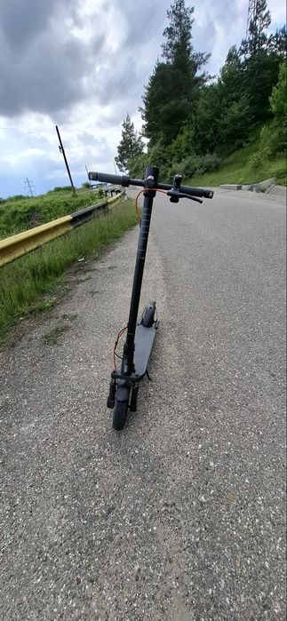 Vând trotineta  Xiaomi scooter elite