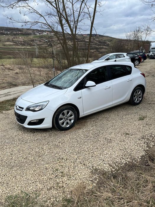 Vând Opel Astra 2015