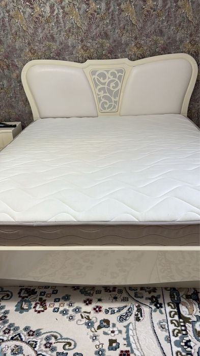 Продам спальный гарнитур