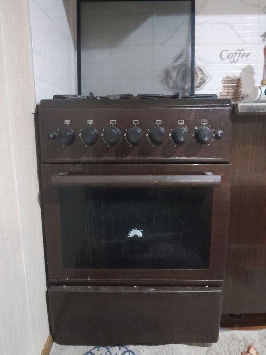 Продаётся кухонная плита FERE, б/у, в хорошем рабочем состоянии.