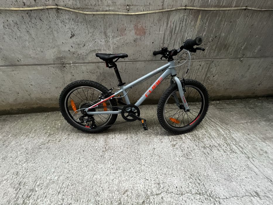 Bicicleta Cube acid 200
