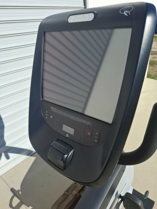 Precor RBK 885 Recumbent Bike P82 Touch Display