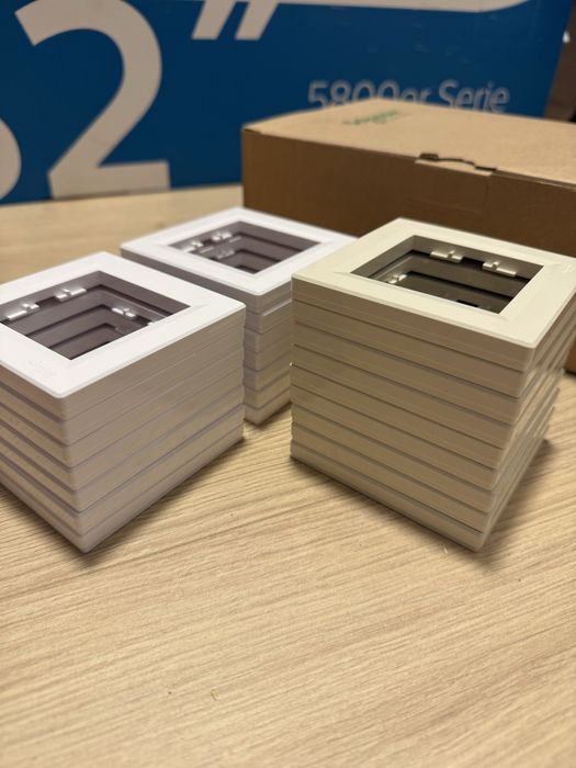 Декоративна рамка за контакт Schneider Asfora