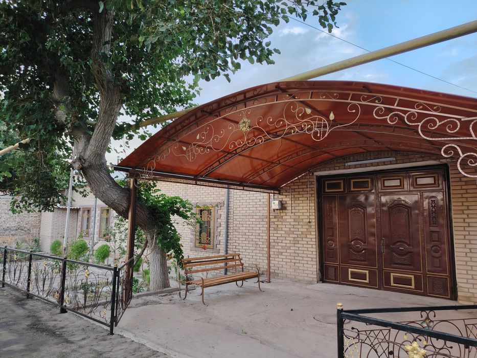 Шахар  марказида  жойлашган  барча  кулайликларга  эга  ховли  тезда