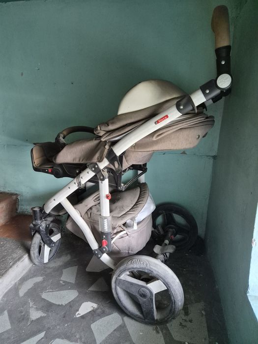 Продам коляску Adamex Vicco