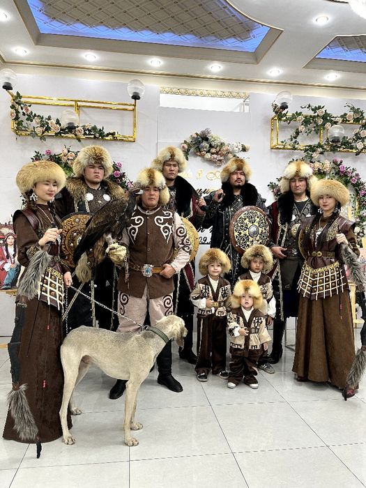 Құмай тазы ит және бүркіт. Алматы