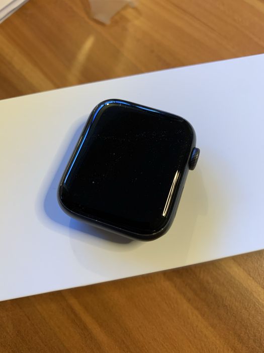 Apple Watch Series 4 44mm Space Gray Aluminium, Black Sport Loop, GPS