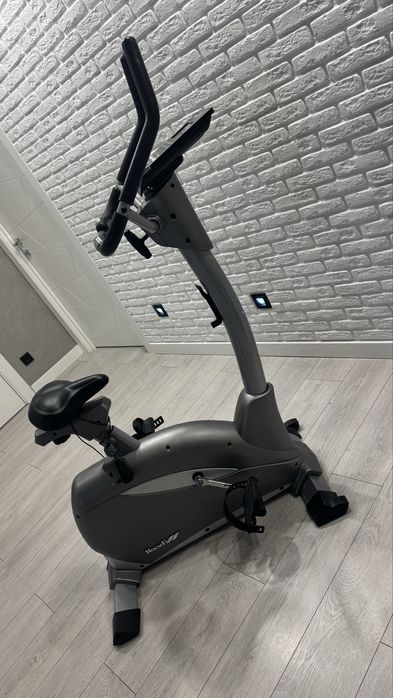 Продам велотренажер HouseFit