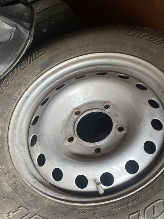 Продам резину с дисками на ниву
