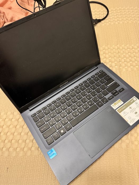 Asus vivobook X1403Z