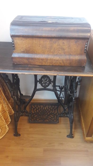 Vand masina de cusut Singer