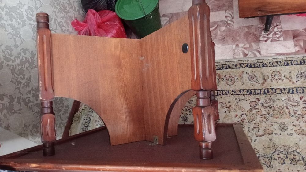 Продам стол в хорошем состояний