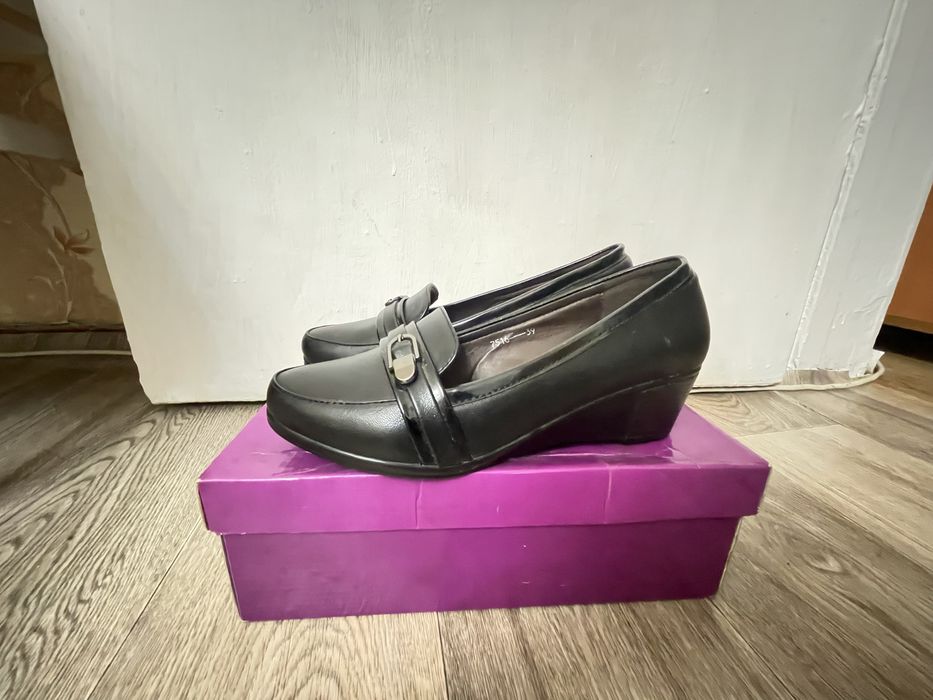 Продам женские туфли