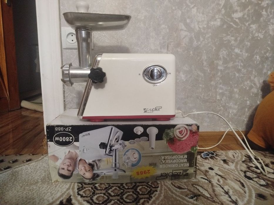 Продается электромясорубка новая