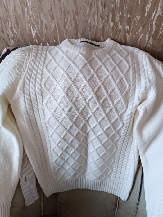 новый джемпер белого цвета