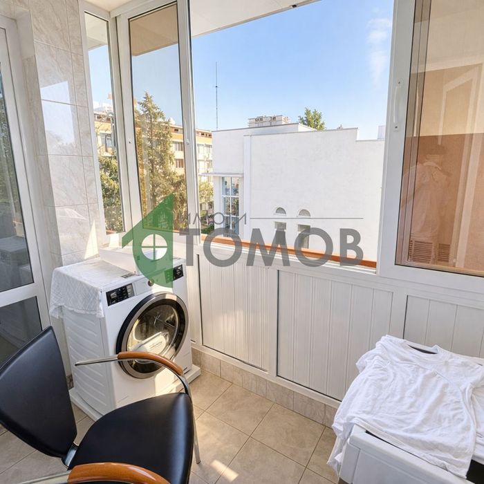 Напълно обзаведен двустаен апартамент под наем в Център