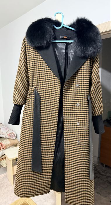 Пальто с натуральным воротником