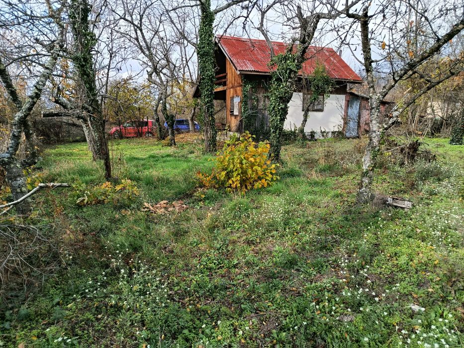 Вила източно от военния полигон в Казанлък