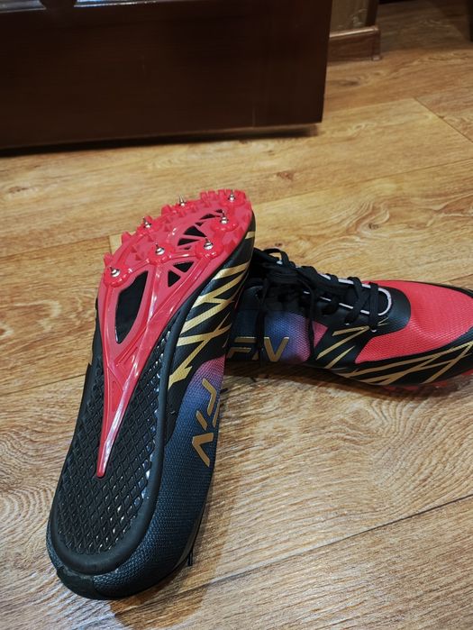 Продам шиповки для бега