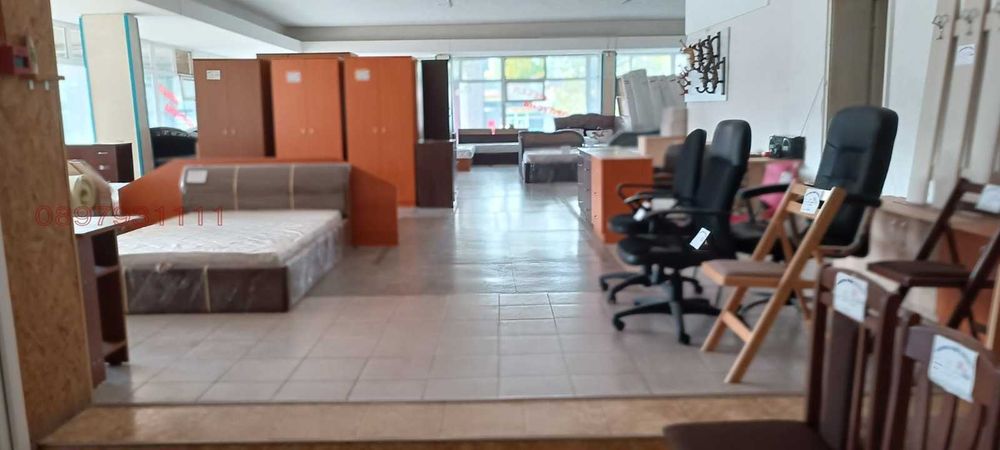 Продава магазин топ локация център Ямбол