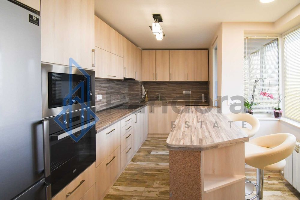 Тристаен , Младост 1 ЛУКС