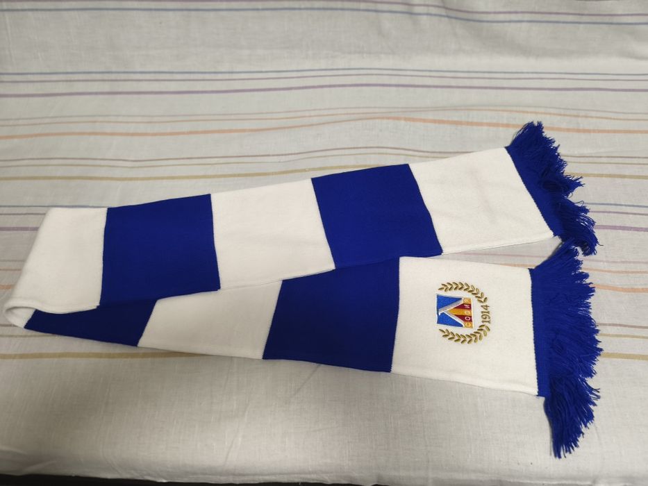 Тениска и шал на Левски .