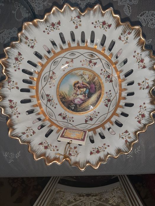 продам фарфоровые вазы цена за 2 штуки цена. по одной не продаю