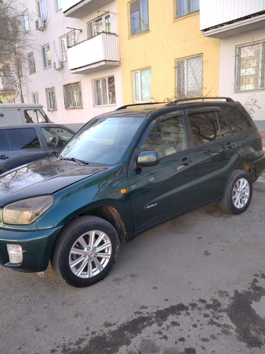 Продам машину toyota rav4