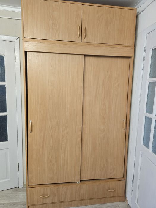 Срочно продам два шкафа