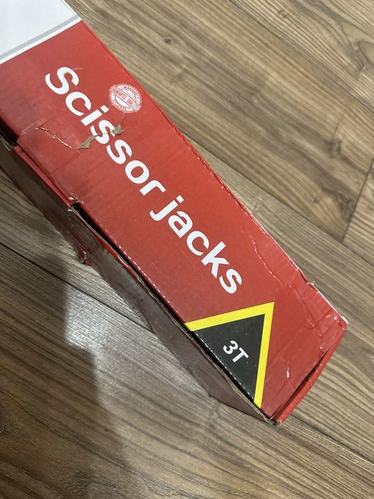 Домкрат 3 тонны Новый