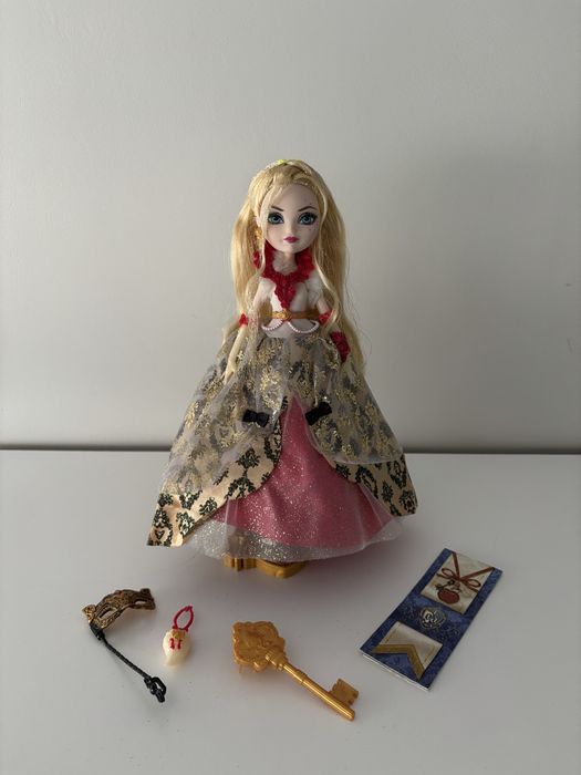 Кукла Ever After High. Эппл Уайт. День коронации