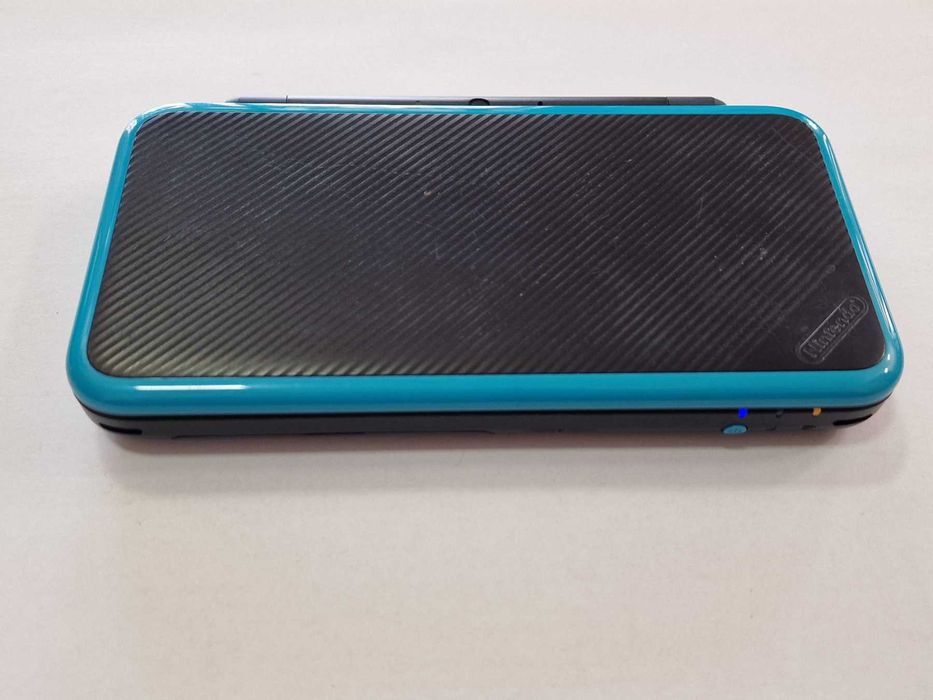 New Nintendo 2DS XL - Black and Turquoise (Nintendo 3DS)