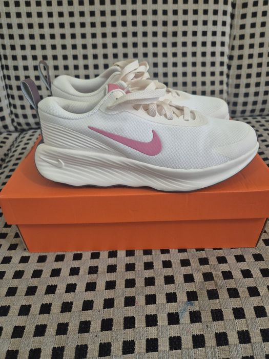 Nike маратонки 38.5