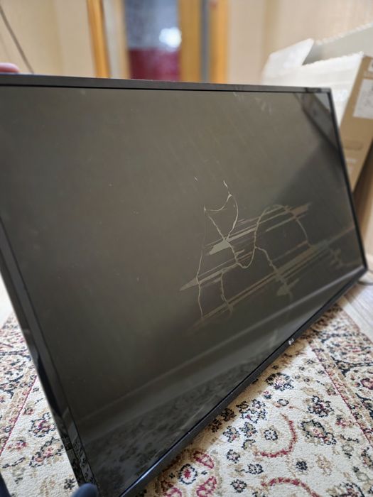 Продам телевизор LG  на запчасти