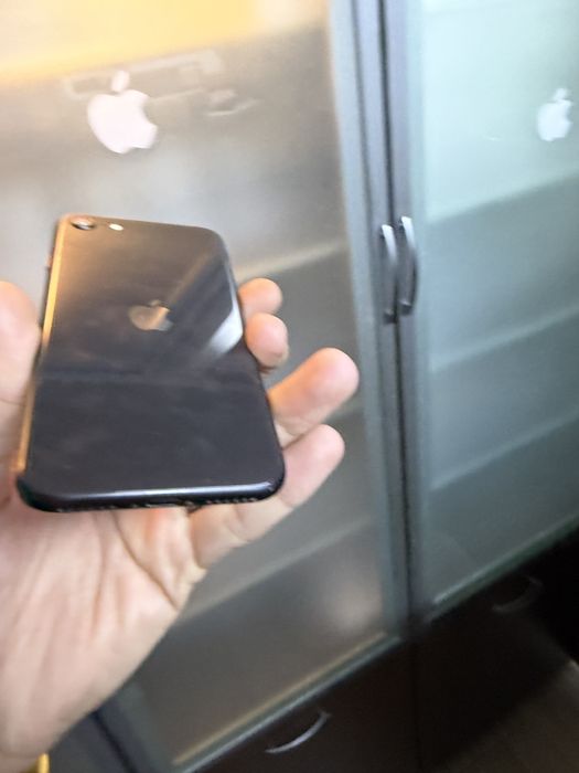 Vand Iphone Se 2020 black