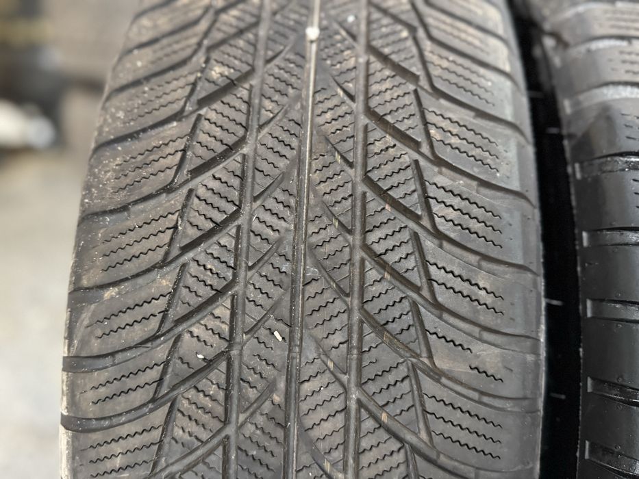 2 anvelope Bridgestone Blizzak LM001 205/60 R17 93H – DOT 2023